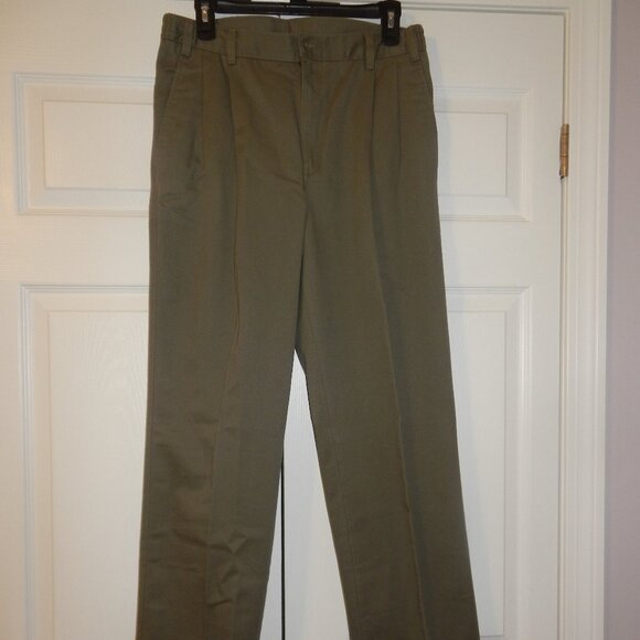 Croft Barrow Khakis Men's pants Sz 32/34 - Picture 1 of 10